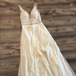 Elegant Lace Wedding Dress
